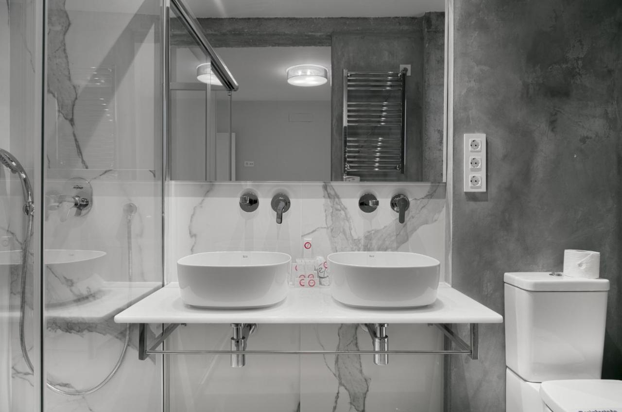 Six Apartments By Caleta Homes Malaga Bagian luar foto