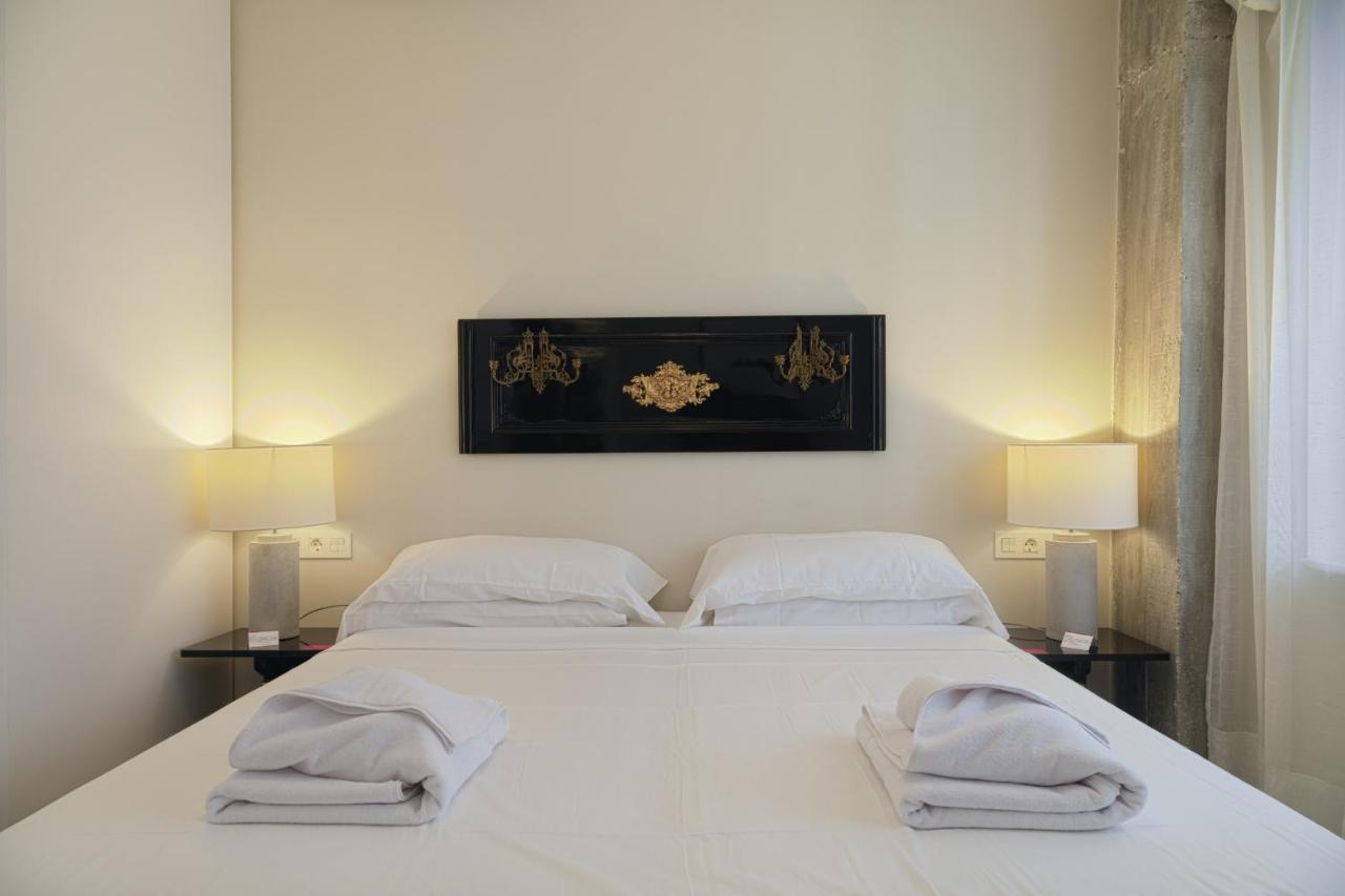 Six Apartments By Caleta Homes Malaga Bagian luar foto