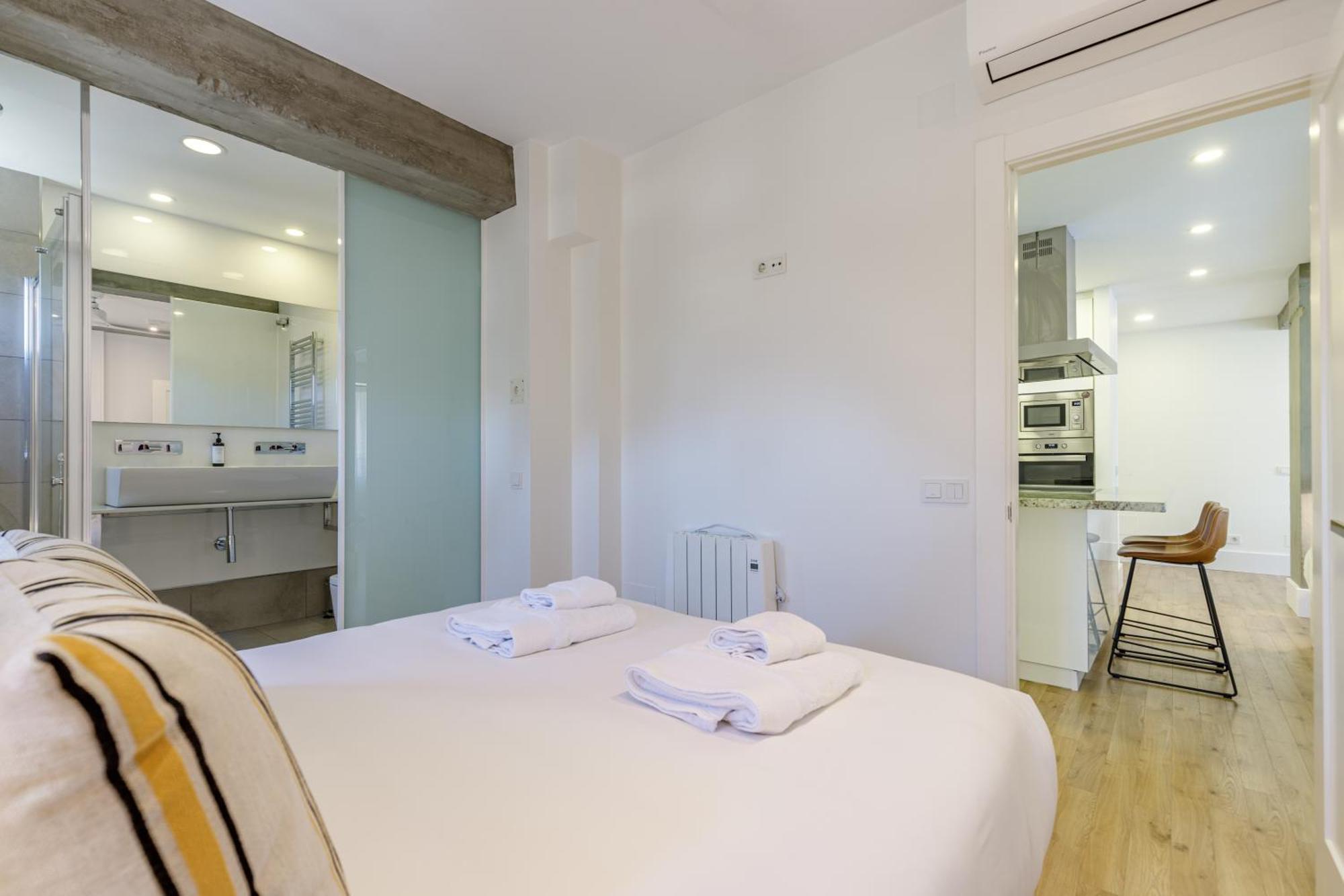 Six Apartments By Caleta Homes Malaga Bagian luar foto