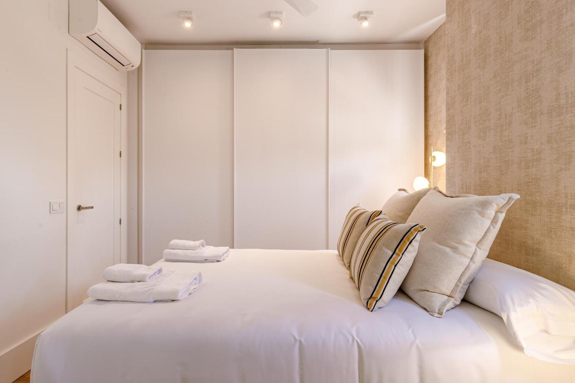 Six Apartments By Caleta Homes Malaga Bagian luar foto